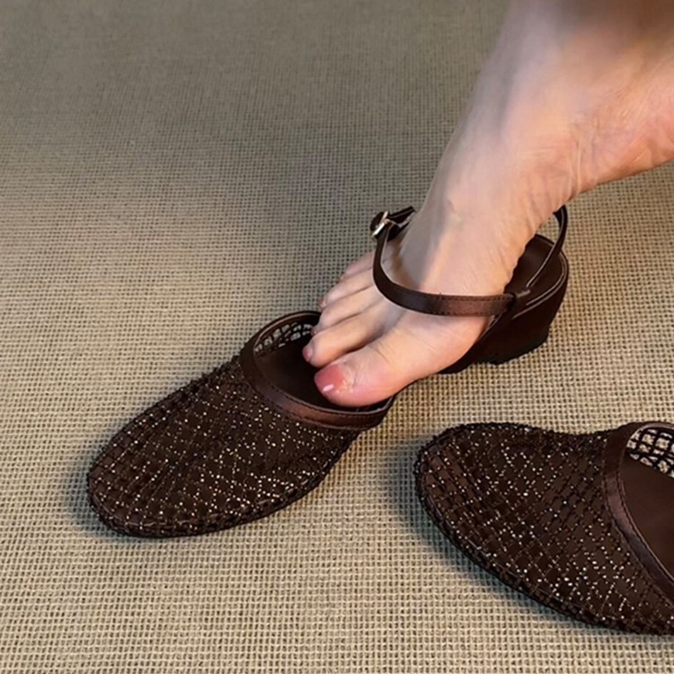 صنادل نسائية جديدة بمقدمة مستد - مراجعة Water Shoes وسعره